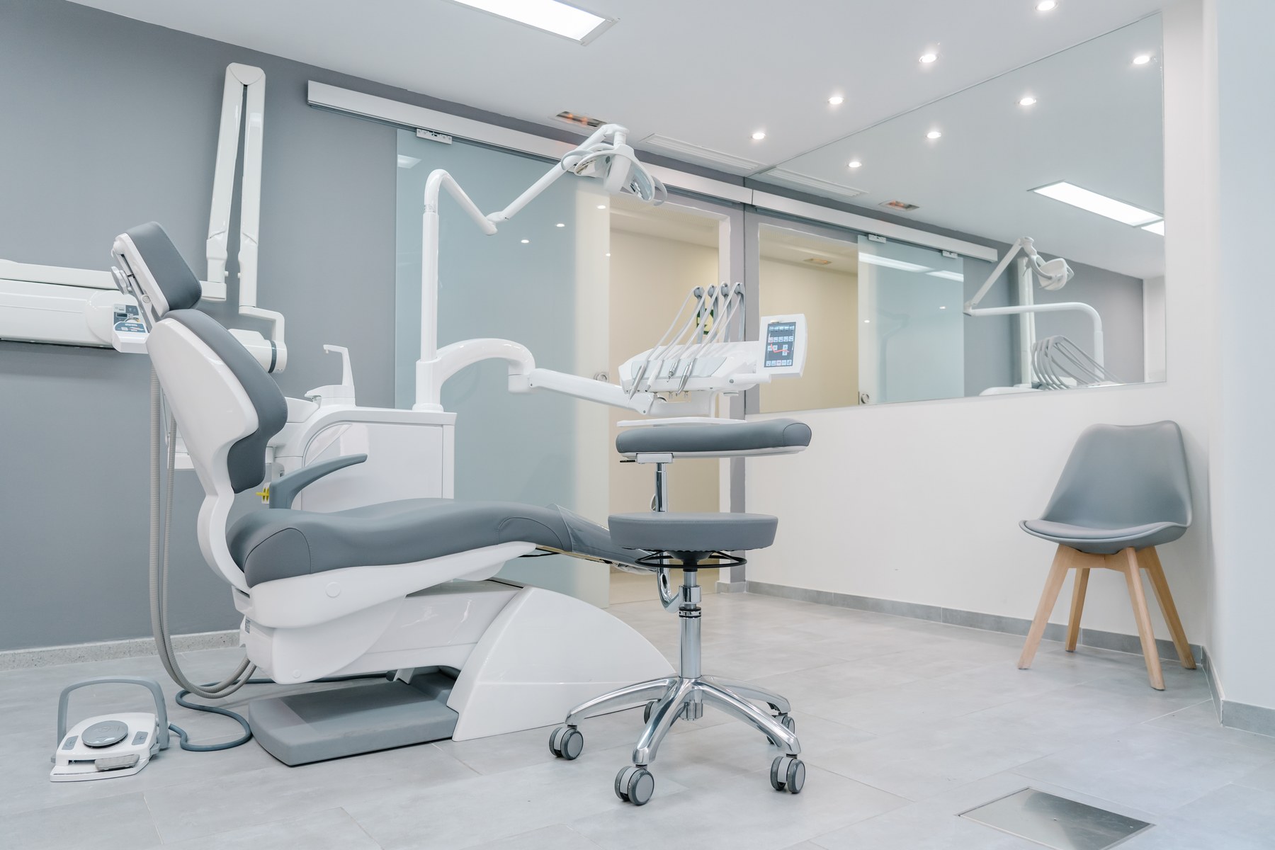 Modern dental treatment room at DC Pearls